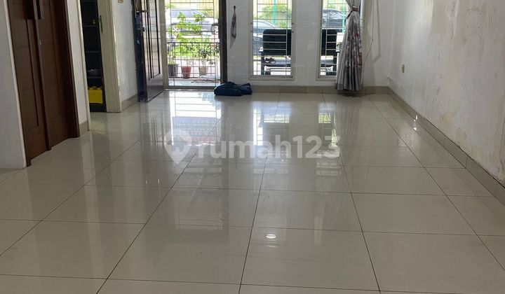 Spacious House with Strategic Location and Close to Toll Access in Green Lake City Spacious House with Strategic Location and Close to Toll Access in Green Lake City