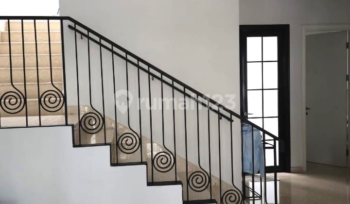 WAJIB LIHAT! Rumah 3 Lantai Ada Lift di Sutera Winona, Alam Sutera Super Premium, Harga NEGO! 2