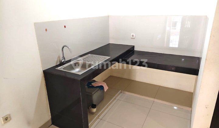 Nego Rumah sudah SHM, Bagus dan Akses Strategis di Green Village Cipondoh 2