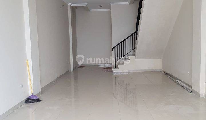 Ruko Cbd 3,5 Lantai Siap Pakai di Green Lake City Lokasi Bagus