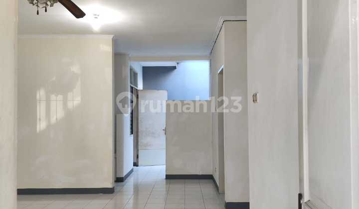 Rumah Strategis dan Siap Huni di Griya Permata Cipondoh