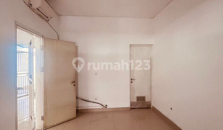 House in Green Lake City, America Cluster. (Ria) Check out this charming 2-story house for rent soon, featuring a serene view that enhances the aesthetic value of the residential environment. This house is located in an easily accessible area and offers a well-equipped neighborhood. 2