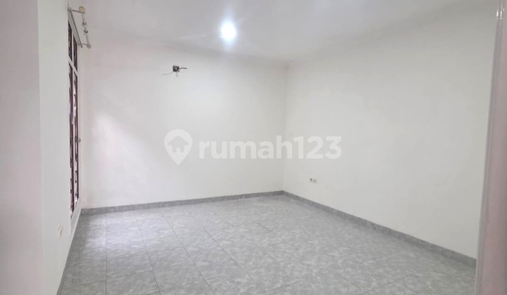 Rare Item! Nice 3 ½ Story House, Already Has SHM in Modernland Tangerang