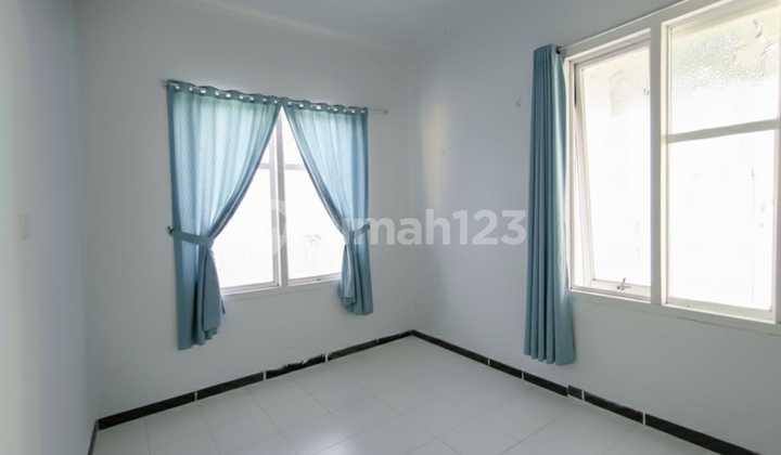 Best Deal! 2-Storey Corner House - 3+1 Bedrooms, Move-in Ready 2