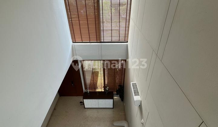 Siap Huni Rumah 3 Lantai dengan Lift di Bsd 2