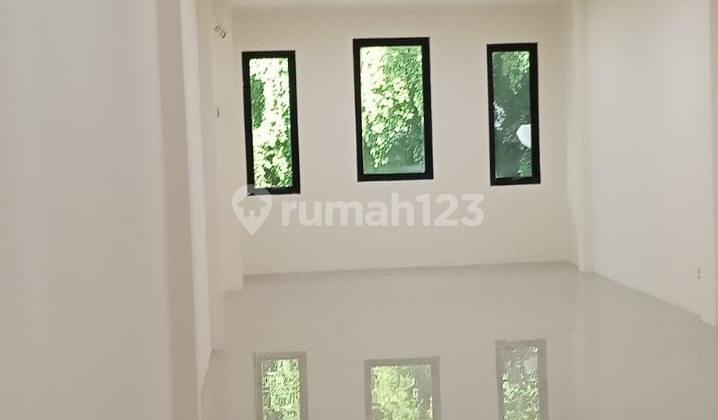 Most Sought-After Shop House, Newly Renovated and Strategically Located in Kosambi Baru, West Jakarta 2