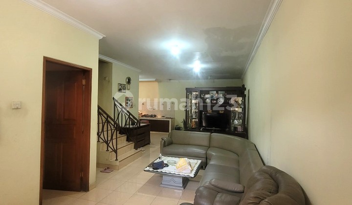 Rumah Bagus Semi Furnished cuma 2M bisa Nego di Mutiara Taman Palem Cengkareng