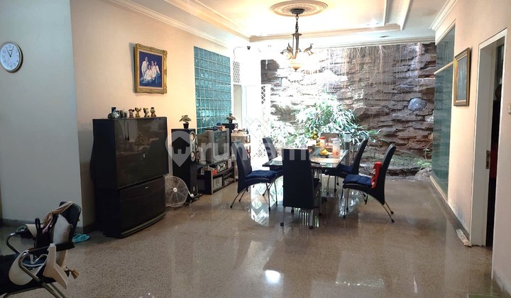 Nego Cepat BU Rumah Full Furnished Bagus Dekat Lapangan Tenis di Intercon Kebon Jeruk 2