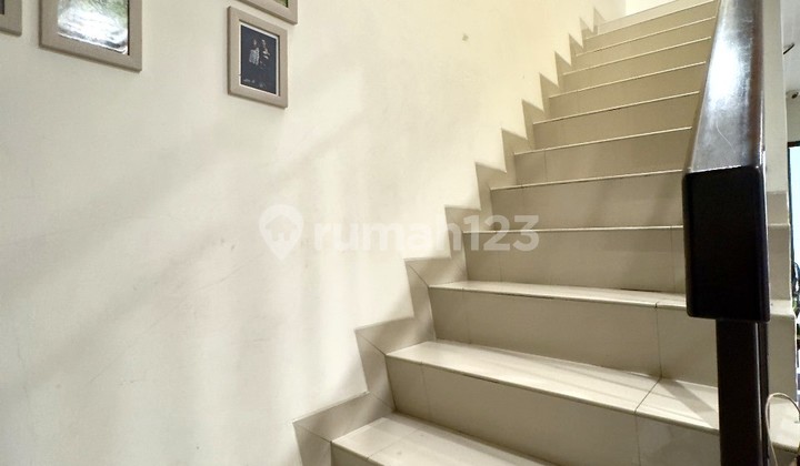 Harga Nepis! Rumah Full Furnished, Rapi dan Sudah ada Interior di Green Village Cipondoh 2