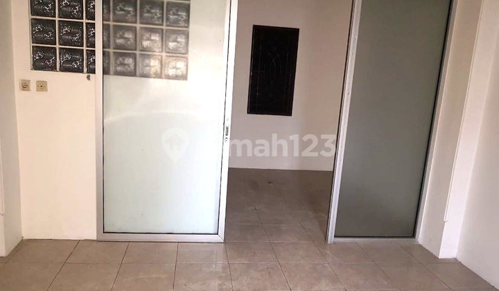 Dijual Cepat Rumah Luas di Jelambar - 2Kt +2 Kantor