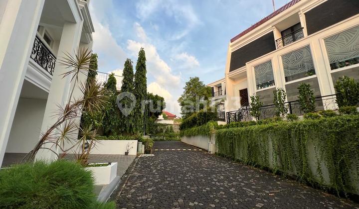 Nego Cepat! Rumah Mewah Premium, Turun Harga dari 7M jadi 5,5M aja! Ada Garden Cantik dan Kolam Renang Luas di Joglo Kembangan Jakbar 