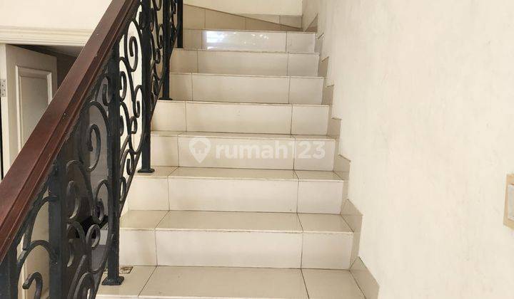 Rumah dengan Taman dan Luas di West Europe Green Lake City 2