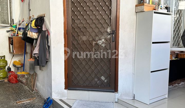 Urgent Negotiable Semi-Furnished 2.5 Story House, Good House and Strategic Access in Poris Indah, Cipondoh 2