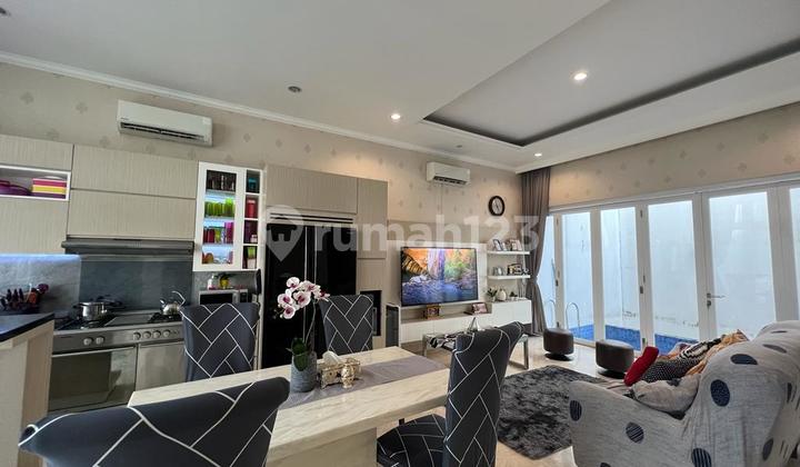 Quick Negotiation! Premium Luxury House, Price Reduced from 7B to 5.5B Only! Beautiful Garden and Spacious Swimming Pool in Joglo Kembangan, West Jakarta 2