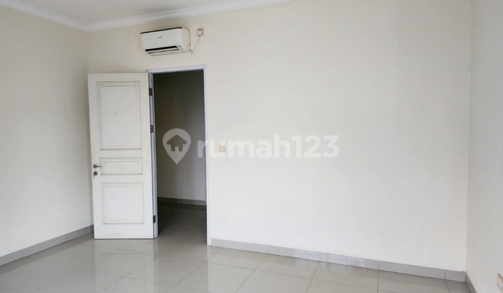 Bisa Nego! Ambil sekarang Rumah Bagus Posisi Hook, Area Dekat Tol Karang Tengah, Super Strategis! di Cluster Europe Green Lake City Bisa Nego! Ambil sekarang Rumah Bagus Posisi Hook, Area Dekat Tol Karang Tengah, Super Strategis! di Cluster Europe Green Lake City