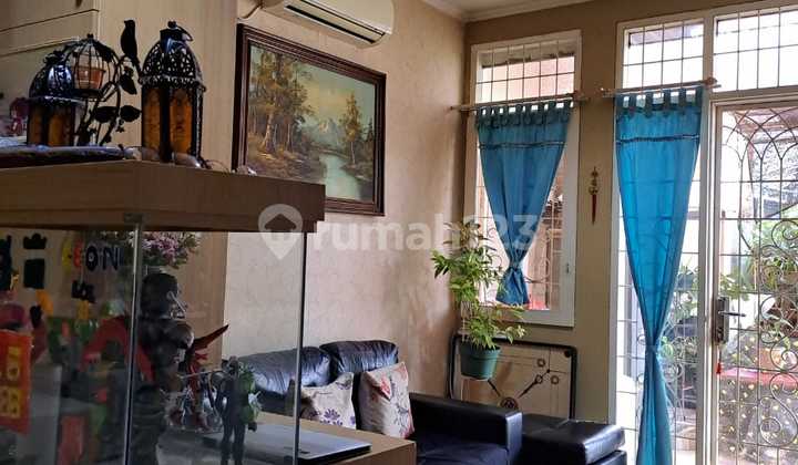 Nego, Rumah Semi Furnished di Griya Permata Cipondoh 2