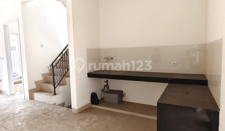Harga Nego, Rumah Bagus Hadap Timur Laut Area Strategis di Green Puri Jakarta Barat 2