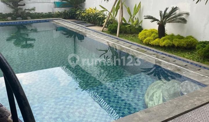 Quick sale house in Cilandak. Great and strategic location.