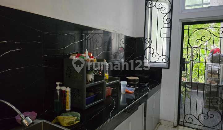 Neat and Ready-to-Occupy House in Tourist City 2