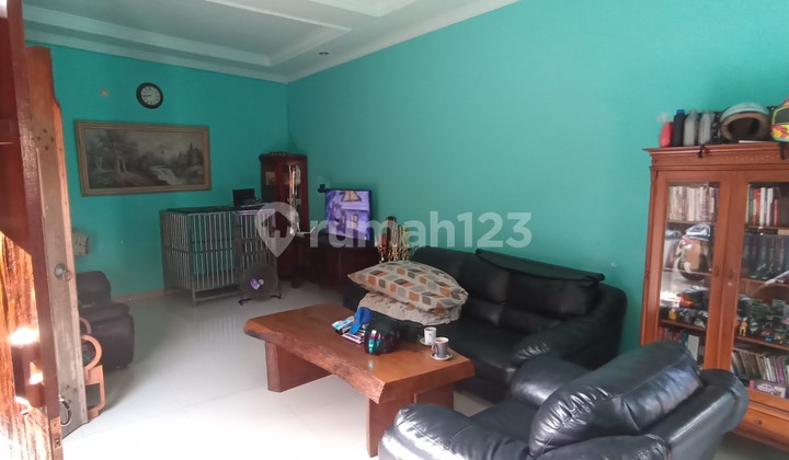 Asri House with Gebyok Ornaments, Pisangan Location 2