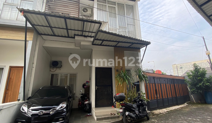 Rumah Extra Tanah Lokasi Cinere