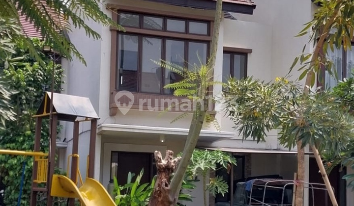 Rumah Kondisi Baru Lokasi Strategis Selatan Jakarta