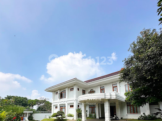 Rumah Nyaman Tanah Luas Area Setiabudi Bandung