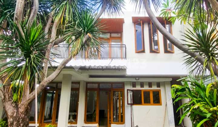 Kemang Dalam, Semi-Furnished Minimalist House Close to Kemang Raya, Flood-Free 2