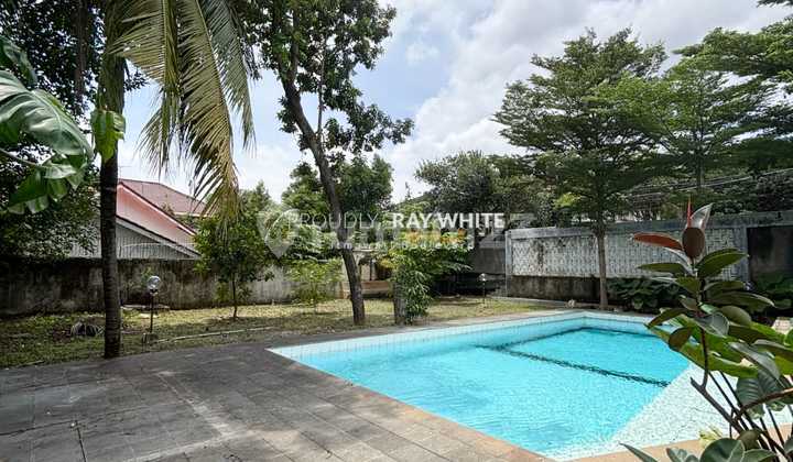 Kemang, Large House with Extensive Garden Suitable for Residence or Business, Flood-Free