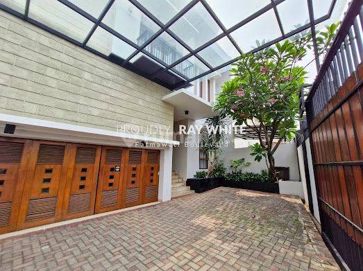 Rumah Modern Dengan Pool Lokasi Cipete Dekat Kemang 1