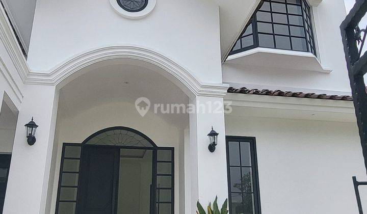 Rumah Baru Bergaya Scandinavian Dlm Komplek di Lebak Bulus , Jakarta Selatan