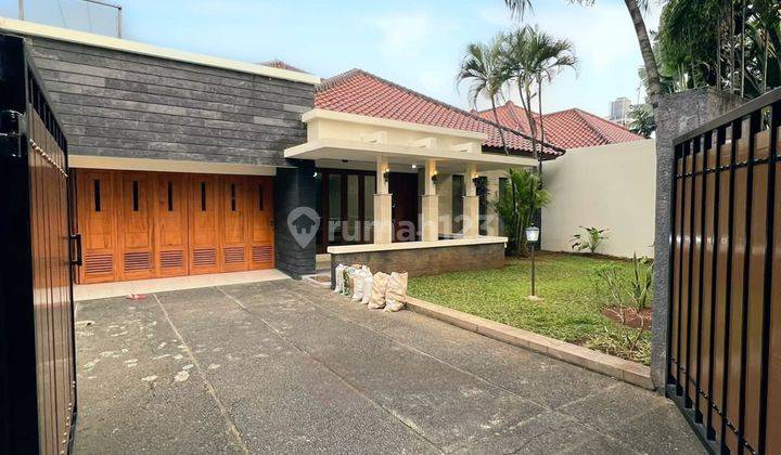 Rumah Cantik Dengan Halaman Belakang Yang Luas Dan Kolam Renang Kemang Jakarta  2