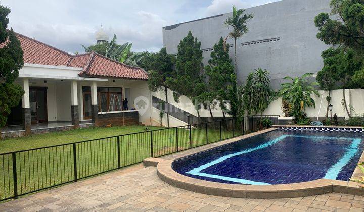 Rumah Cantik Dengan Halaman Belakang Yang Luas Dan Kolam Renang Kemang Jakarta  1