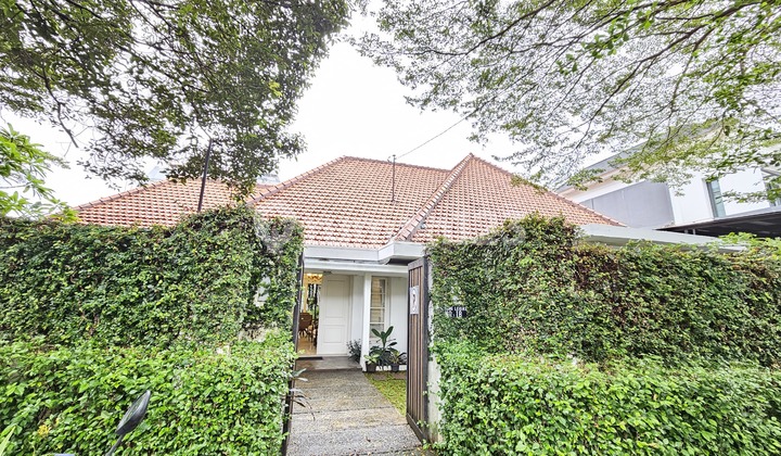 Rumah Kolonial White Beauty Area Premium Closes To Senayan 1