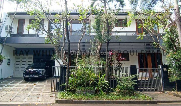 Rumah minimalist ala villa sangat nyaman di kompek patra kuningan 2