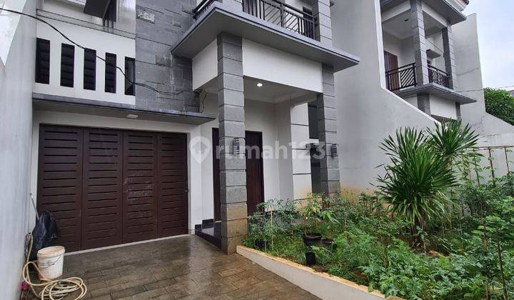 Rumah Baru Modern Minimalist Lokasi Sangat Nyaman di Pejaten Barat  2