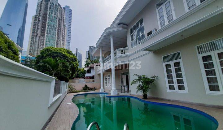 Classic Modern Calm House At Exclusive Complek Mega Kuningan 2