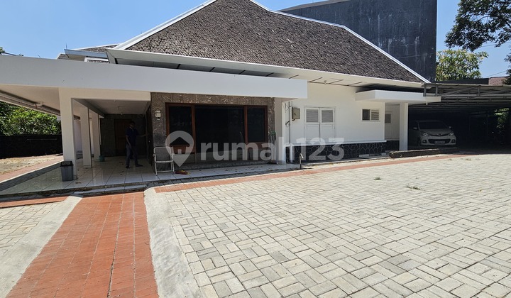 Rumah Vintage Dipusat Kota Dekat Senayan dan Pakubuono