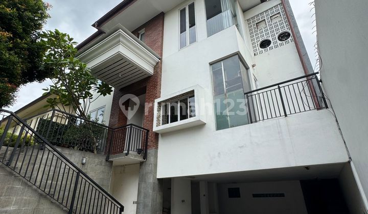 Modern House in Pondok Indah with Pool, Walking Distance to JIS Modern House in Pondok Indah with Pool, Walking Distance to JIS