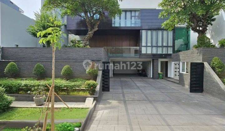 Rumah Modern Pake Lift Lokasi Simprug Golf  1