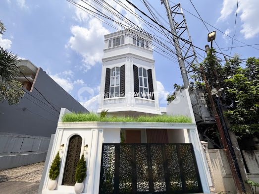 Brand New Timeless Classic Design With Rooftop At Kemang