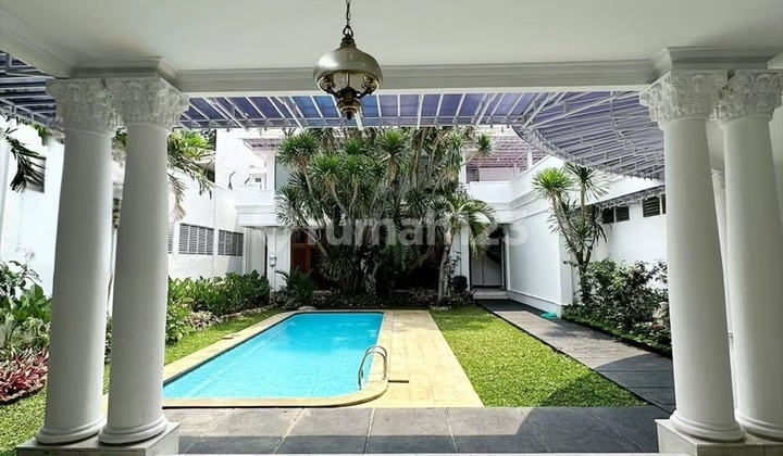 Menteng, Rumah Klasik Nyaman, Lokasi Premium Dekat Taman Suropati