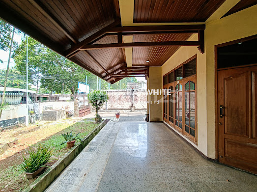 Cilandak, Rumah Hitung Tanah Row Jalan Lebar, Dekat Fatmawati