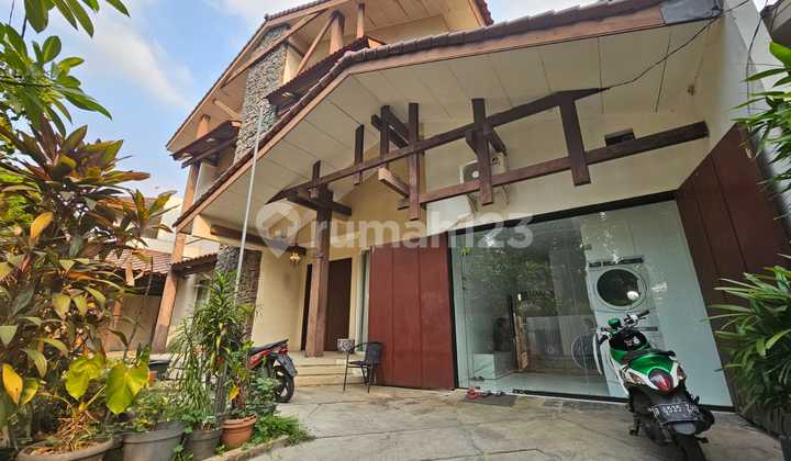 Rumah Asri Depan Taman Komplek Nyaman Dan Strategis Rumah Asri Depan Taman Komplek Nyaman Dan Strategis