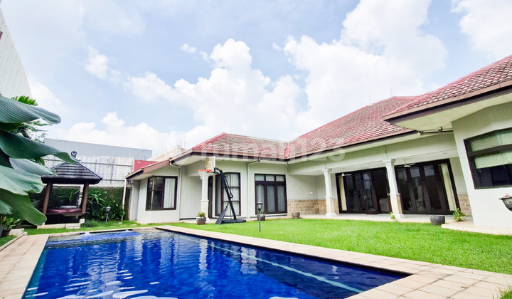 Cipete, Comfortable Home in a Compound Near MRT 2