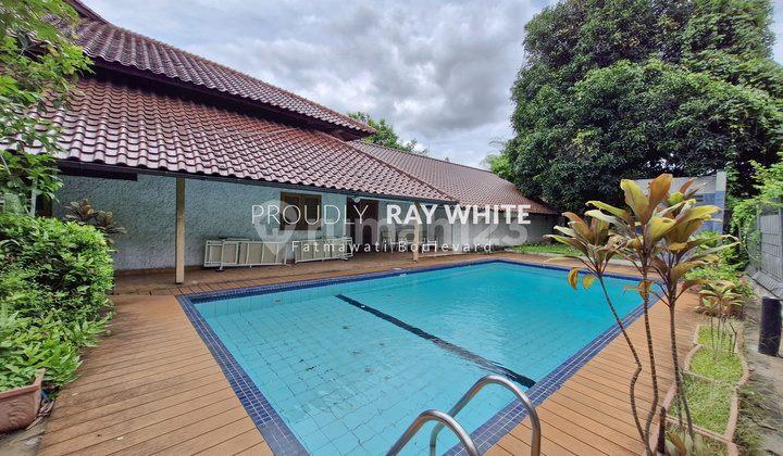 Rumah Luas Terawat Dalam Kawasan Elite Bukit Golf Pondok Indah , Jakarta Selatan