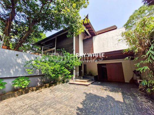 Cipete Selatan Rumah Bergaya Minimalist Dekat Mrt  1