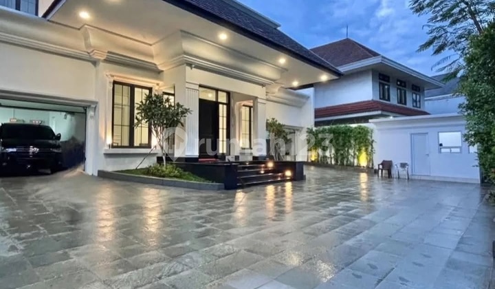 Modern White House Area Premium Menteng 