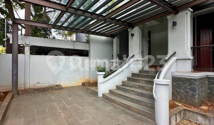 Classic House in a Quiet Area of Menteng Near Theresia Classic House in a Quiet Area of Menteng Near Theresia