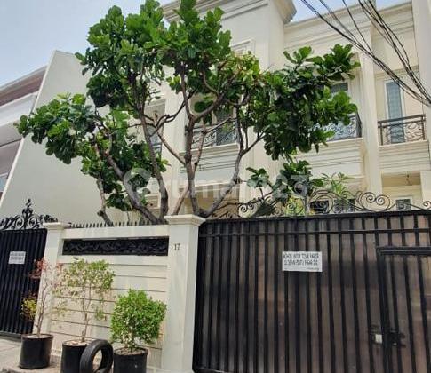 Rumah Mewah Klasik Modern Jl. Kebon Kacang-Dekat Thamrin, Jakarta Pusat* Rumah Mewah Klasik Modern Jl. Kebon Kacang-Dekat Thamrin, Jakarta Pusat*